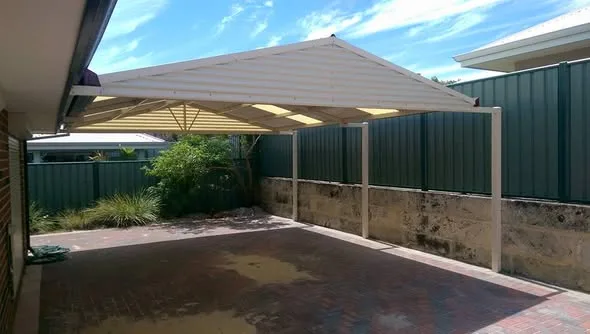 Hip-End Courtyard Patio