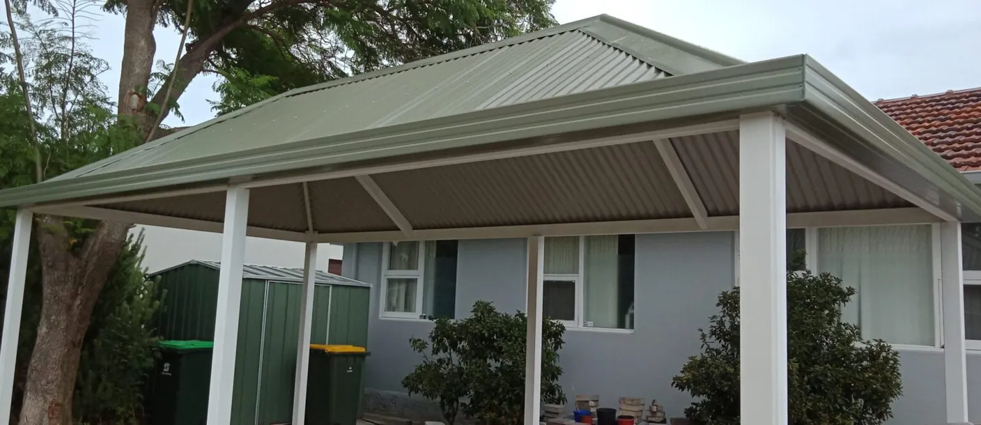 Hip End Freestanding Patio
